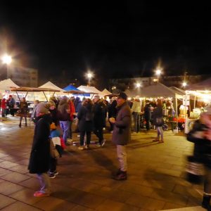 Abendstimmung auf dem Berliner Paltz beim Adventsmarkt